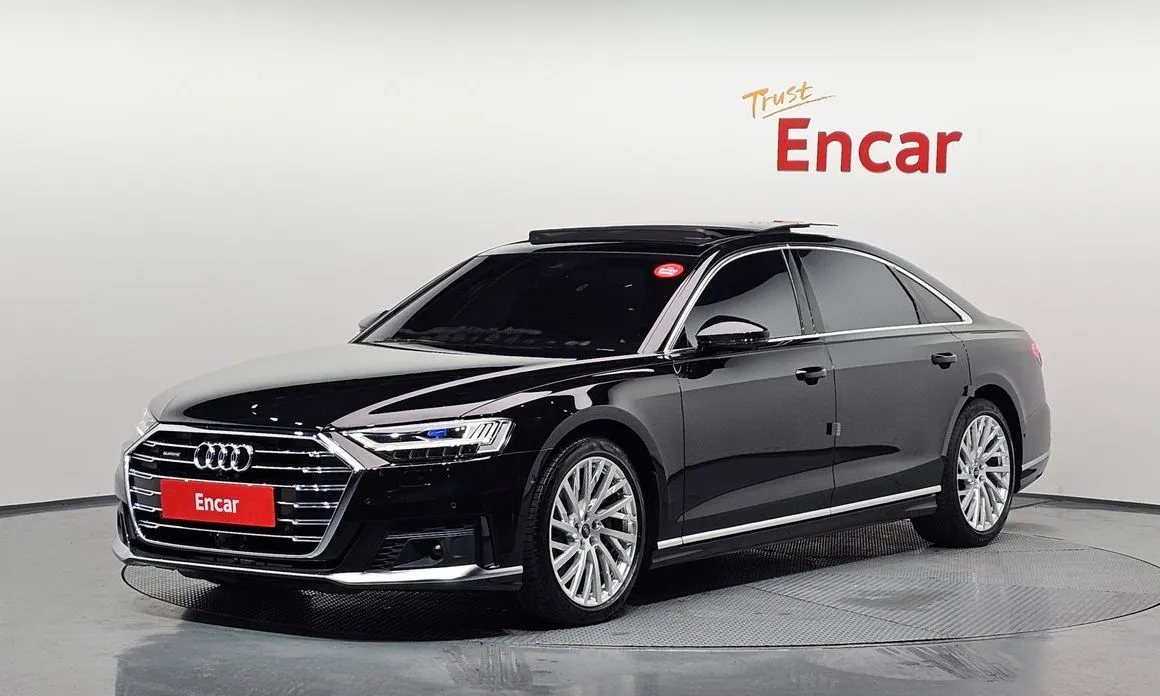 Audi A8 — фото 1