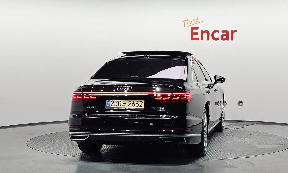 Audi A8 — фото 2