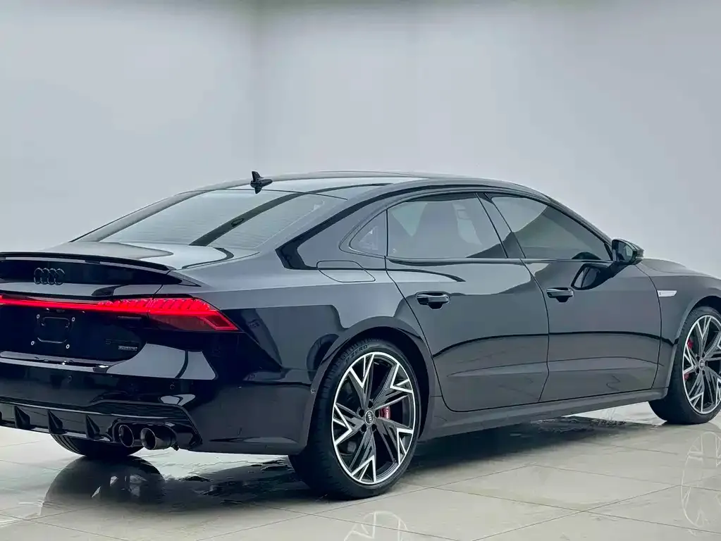 Audi A7L — фото 8