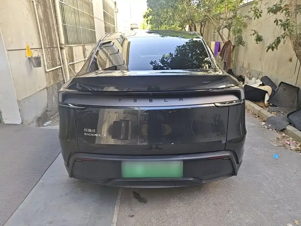 Tesla Model Y — фото 9