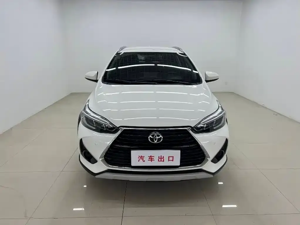 Toyota Yaris L — фото 2