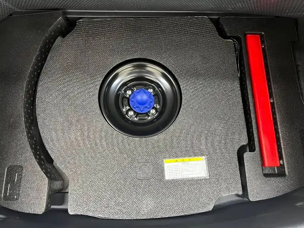 Toyota Yaris L — фото 10