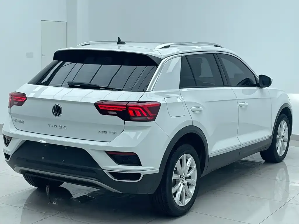 Volkswagen T-Roc — фото 9