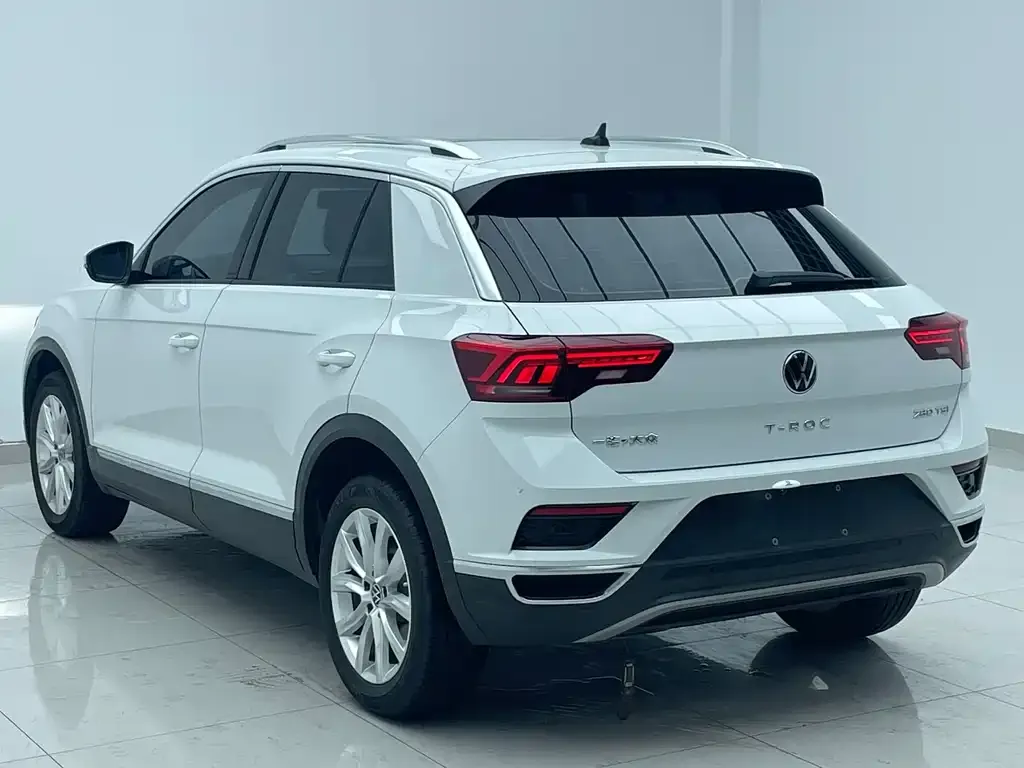 Volkswagen T-Roc — фото 8