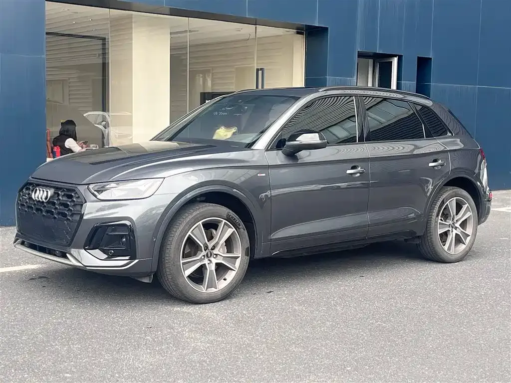 Audi Q5L — фото 1