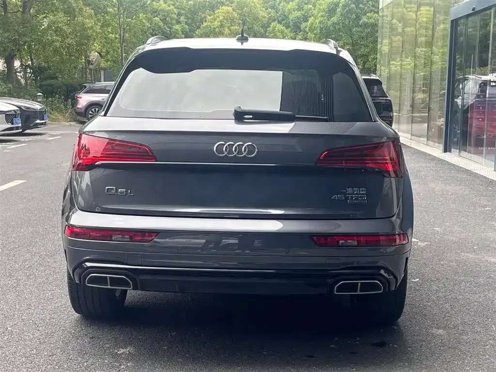 Audi Q5L — фото 7