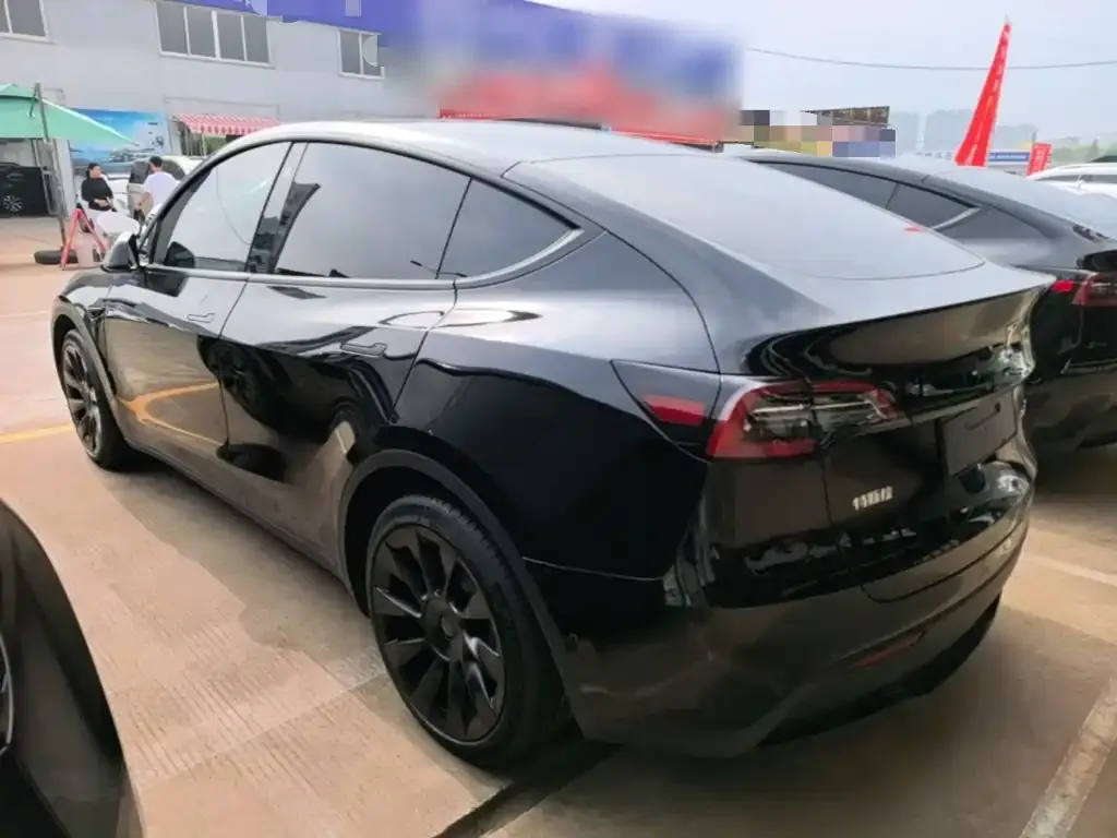Tesla Model Y — фото 5