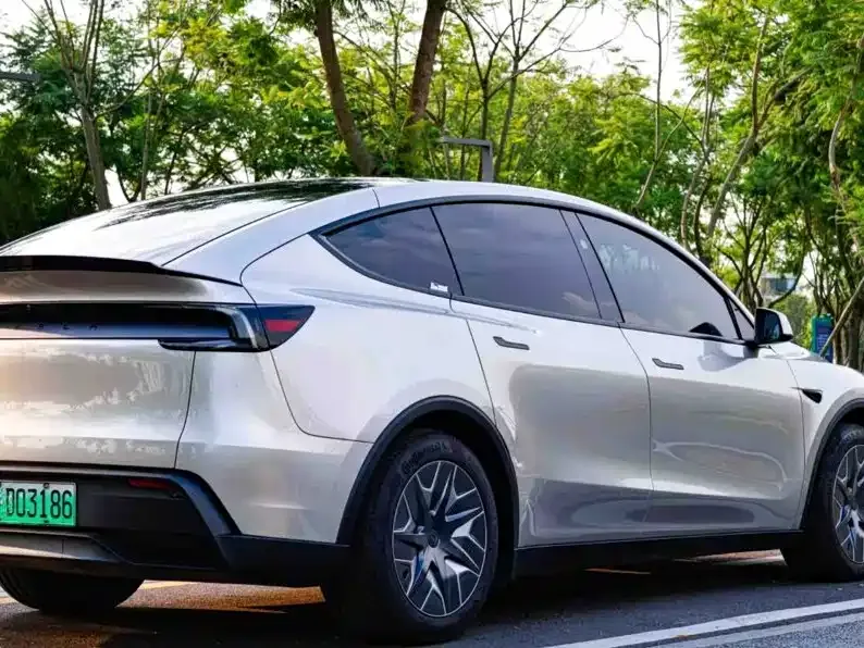 Tesla Model Y L — фото 4