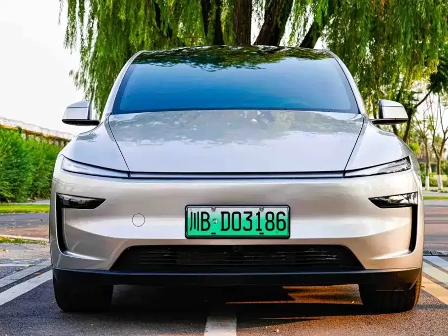 Tesla Model Y L — фото 6