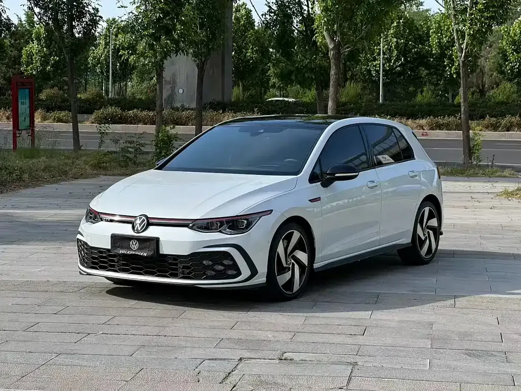 Volkswagen Golf GTI — фото 1