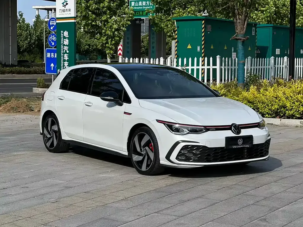 Volkswagen Golf GTI — фото 9