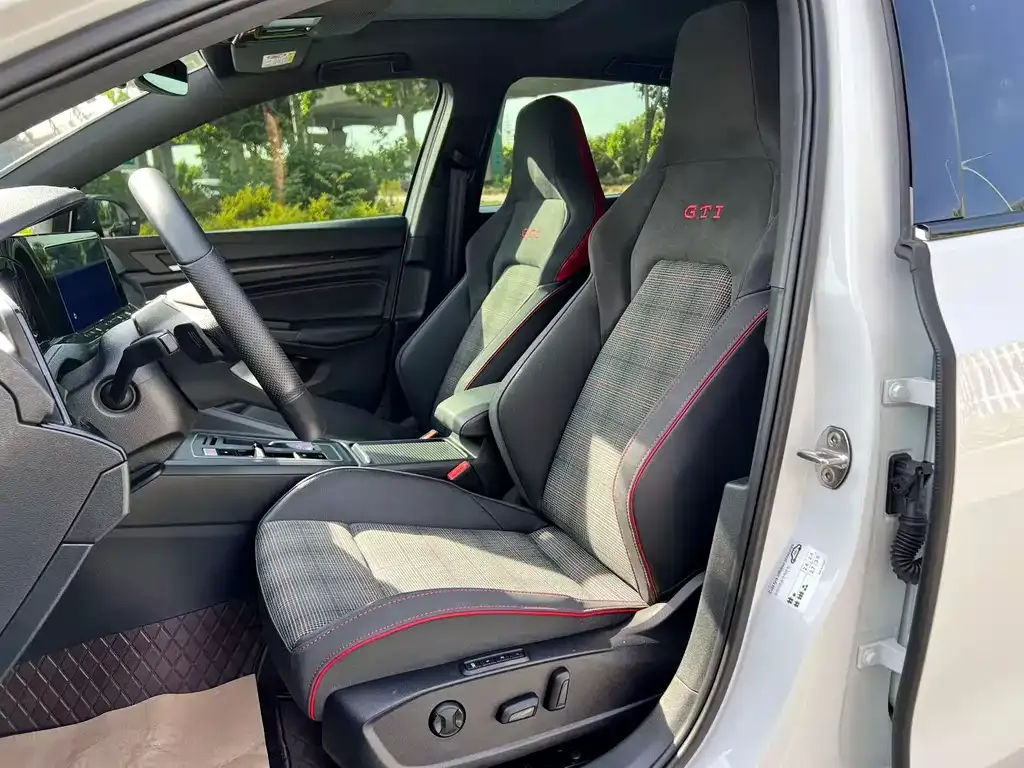 Volkswagen Golf GTI — фото 4