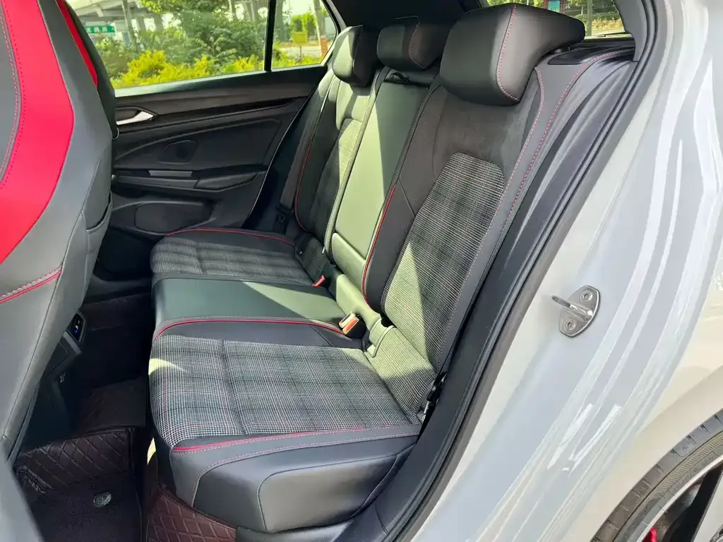 Volkswagen Golf GTI — фото 2
