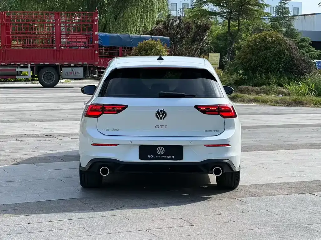 Volkswagen Golf GTI — фото 7