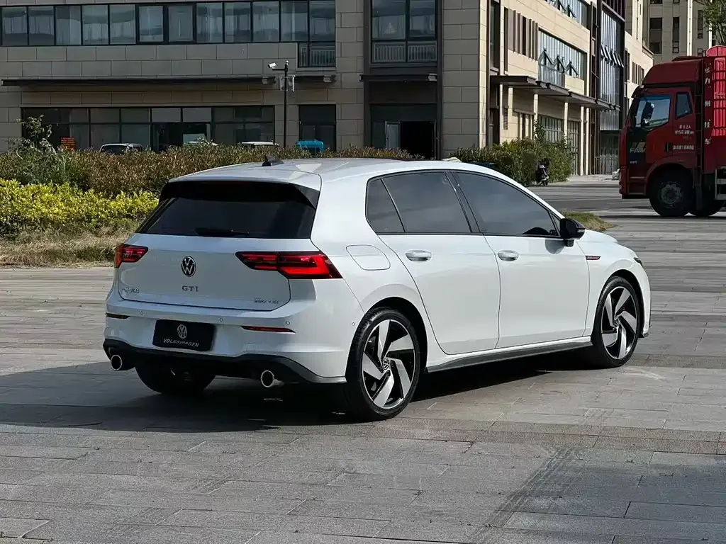 Volkswagen Golf GTI — фото 3
