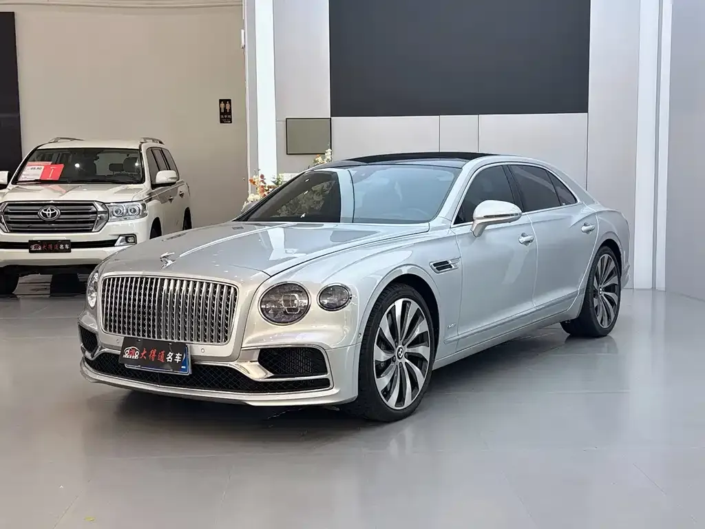 Bentley Flying Spur — фото 1