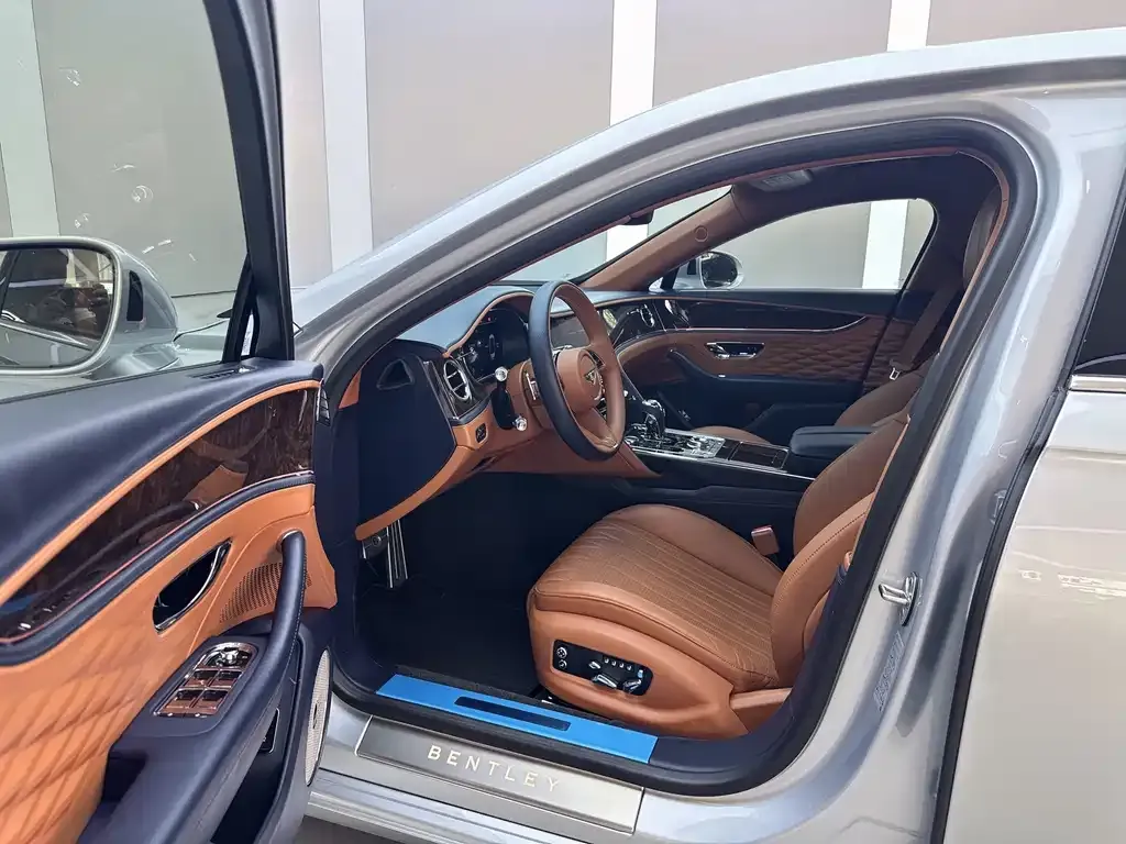 Bentley Flying Spur — фото 7