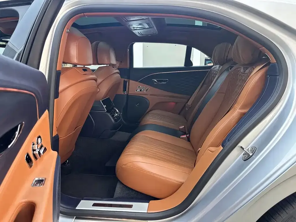 Bentley Flying Spur — фото 6