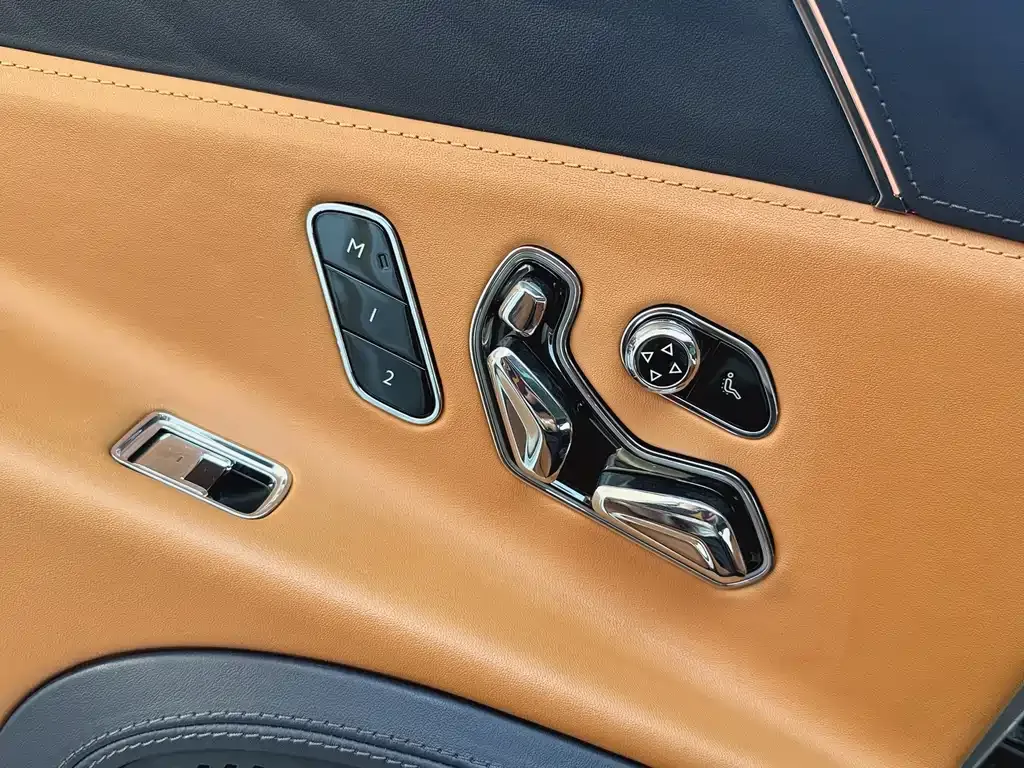 Bentley Flying Spur — фото 3