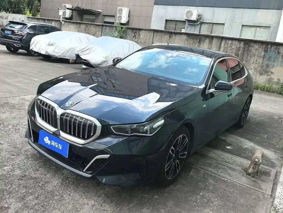 BMW 5 Series — фото 1