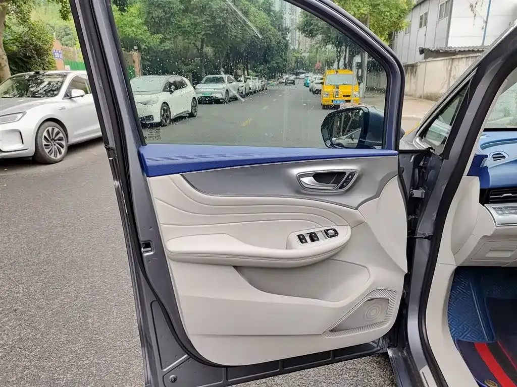 Roewe iMAX8 — фото 3