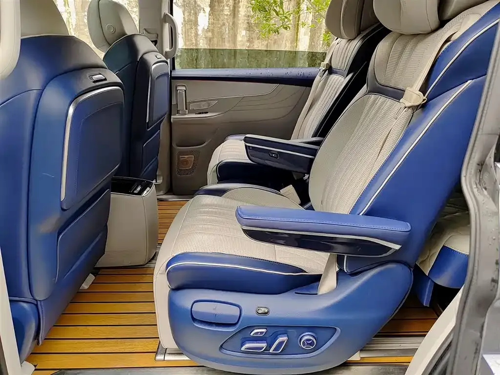 Roewe iMAX8 — фото 2