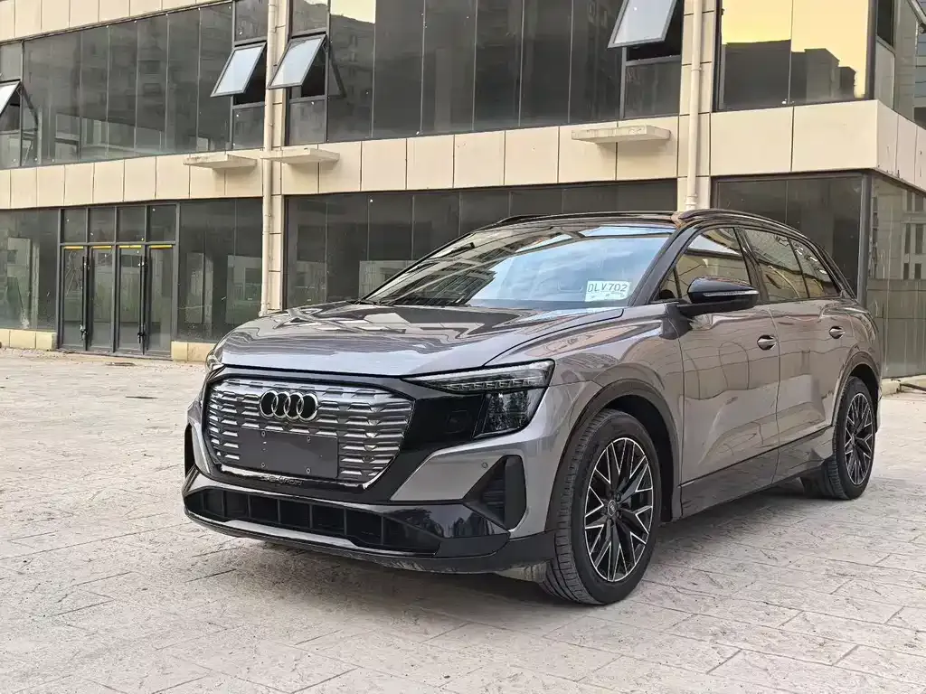 Audi Q5 e-tron — фото 1