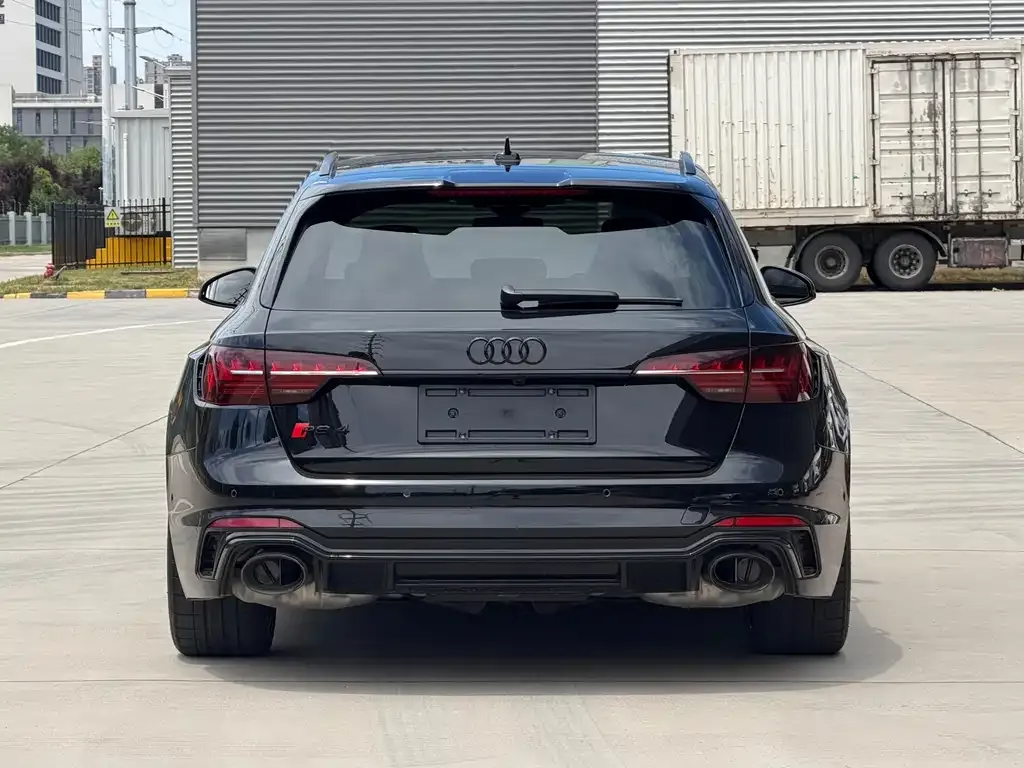 Audi RS 4 — фото 6
