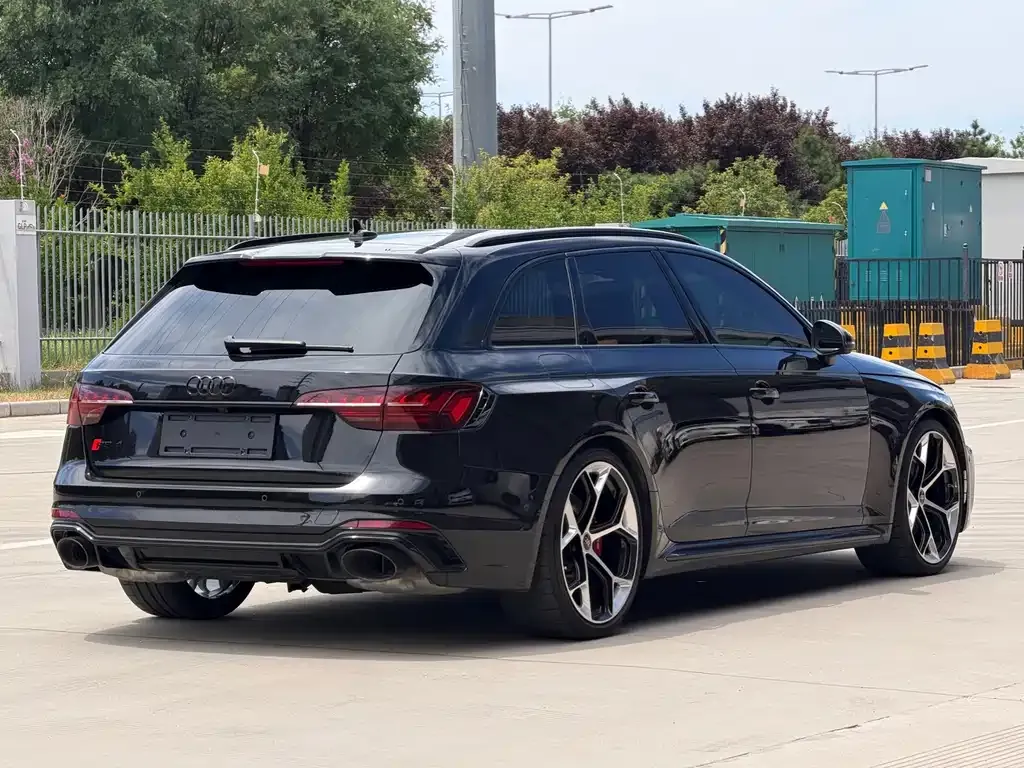 Audi RS 4 — фото 7