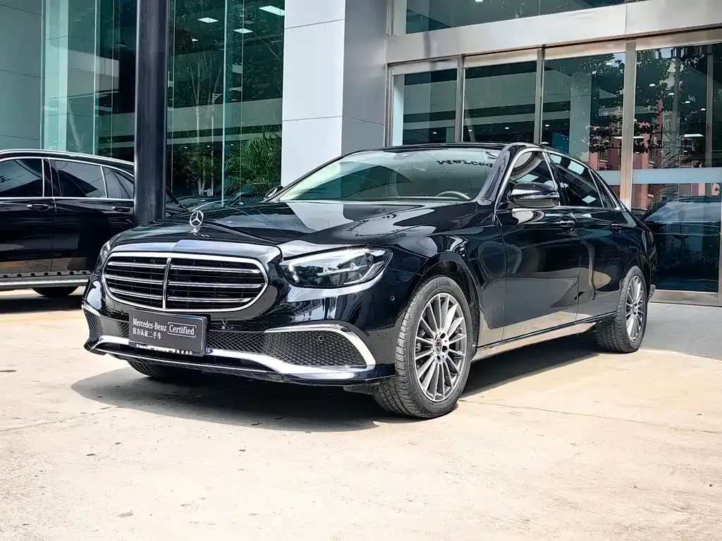 Mercedes-Benz E-Class — фото 1