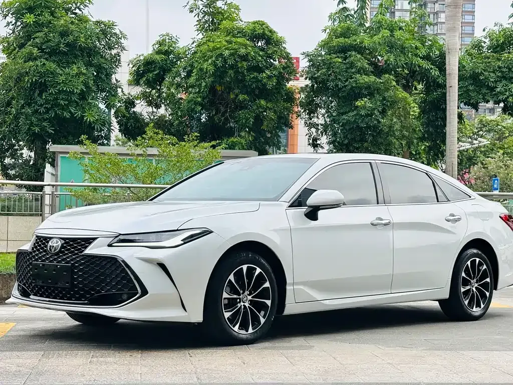Toyota Avalon — фото 1