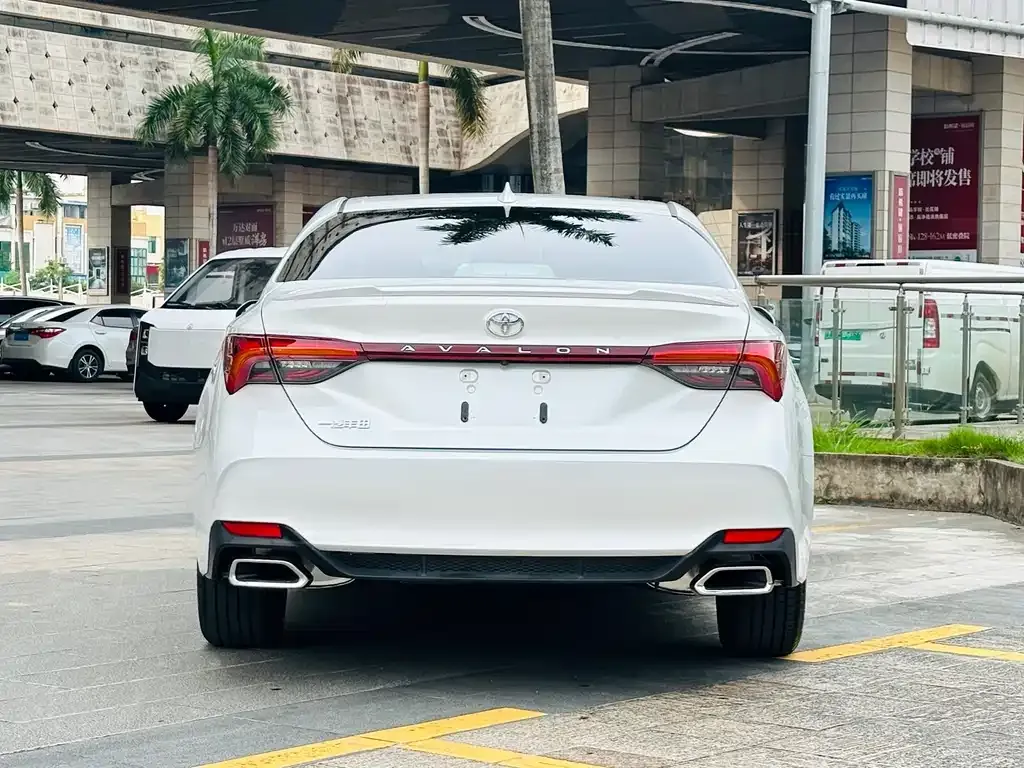 Toyota Avalon — фото 10