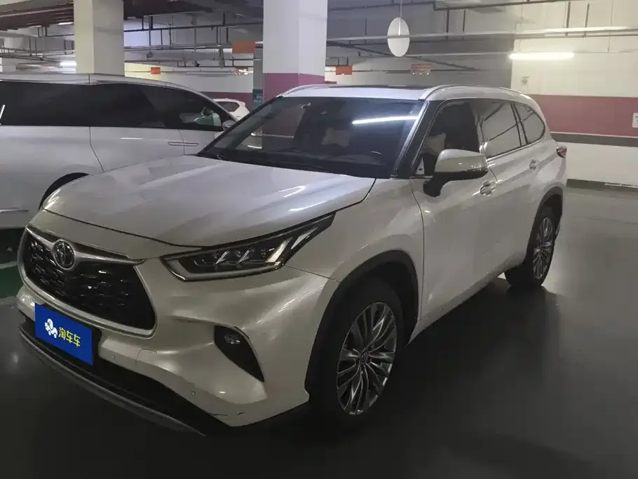 Toyota Highlander — фото 1