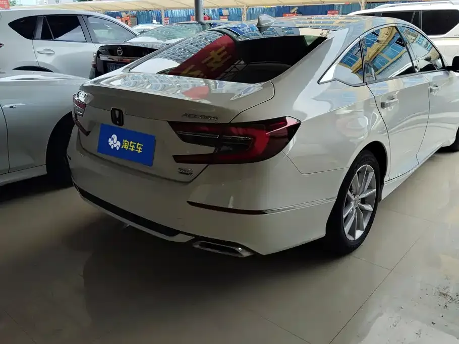Honda Accord — фото 10