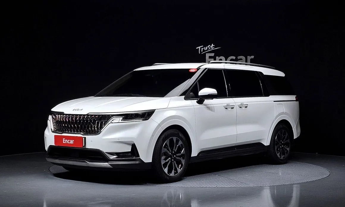Kia Carnival — фото 1
