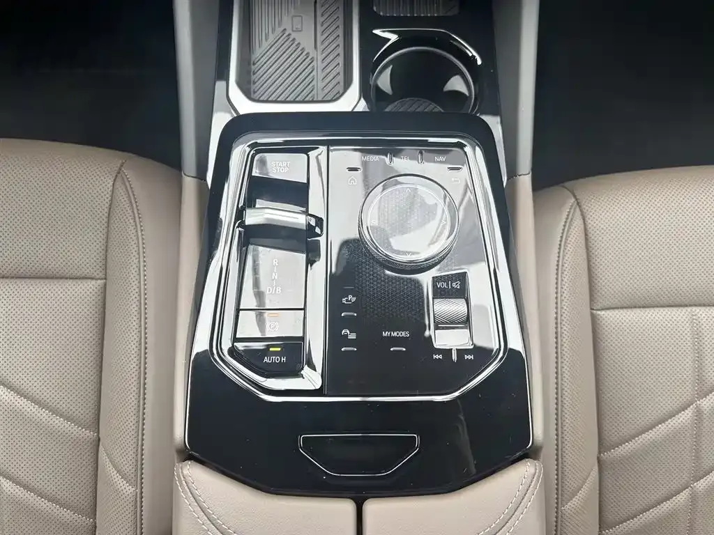 BMW i5 2025 из CN, фото 8