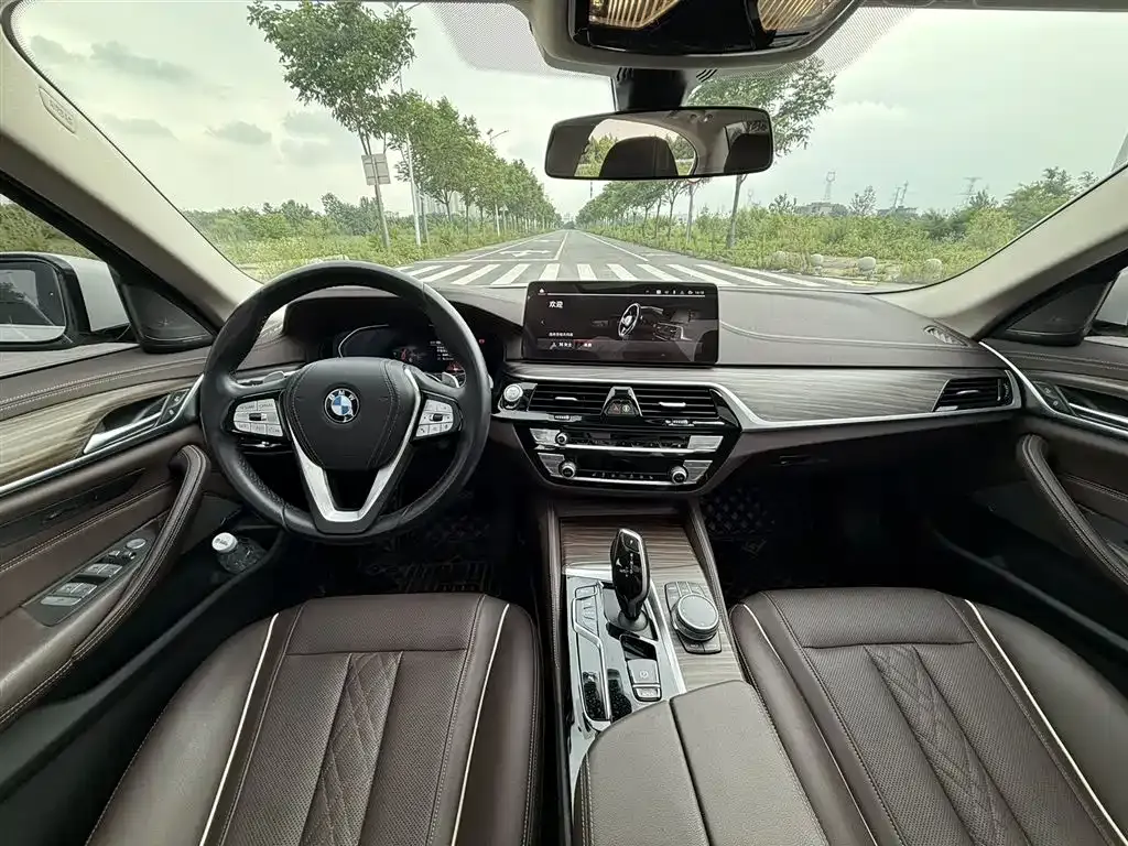BMW 5 Series — фото 10