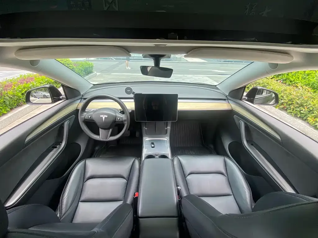 Tesla Model Y — фото 4