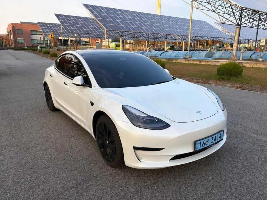 Tesla Model 3 — фото 1