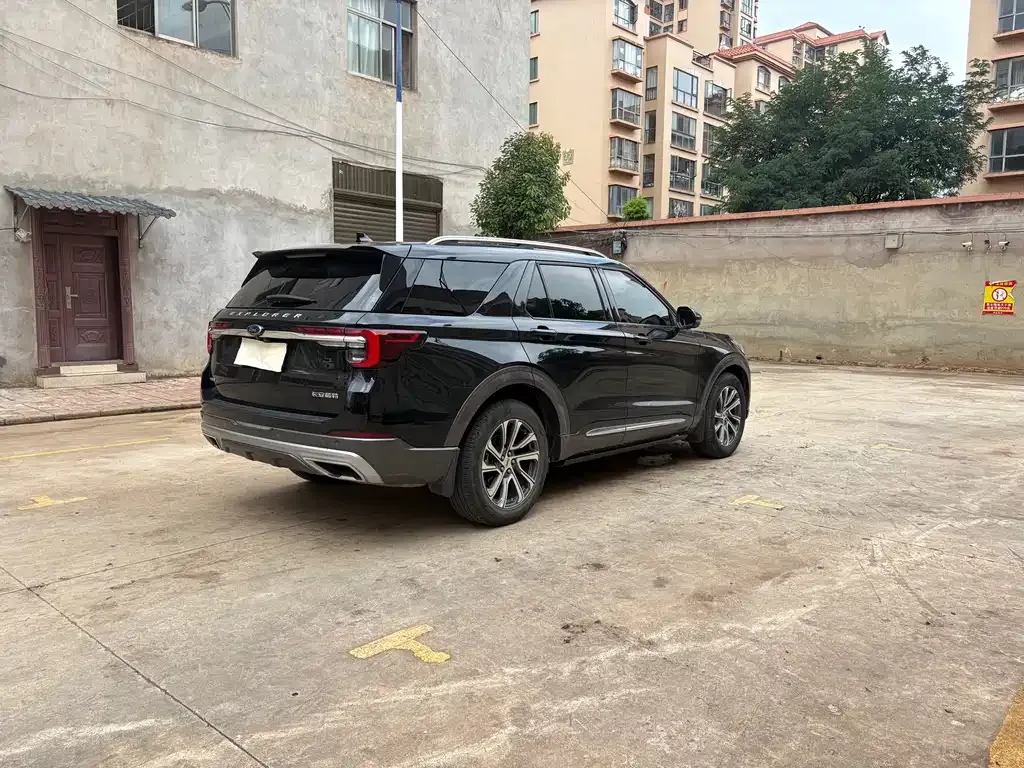 Ford Explorer 2023 из CN, фото 4