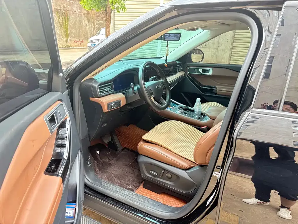 Ford Explorer 2023 из CN, фото 7