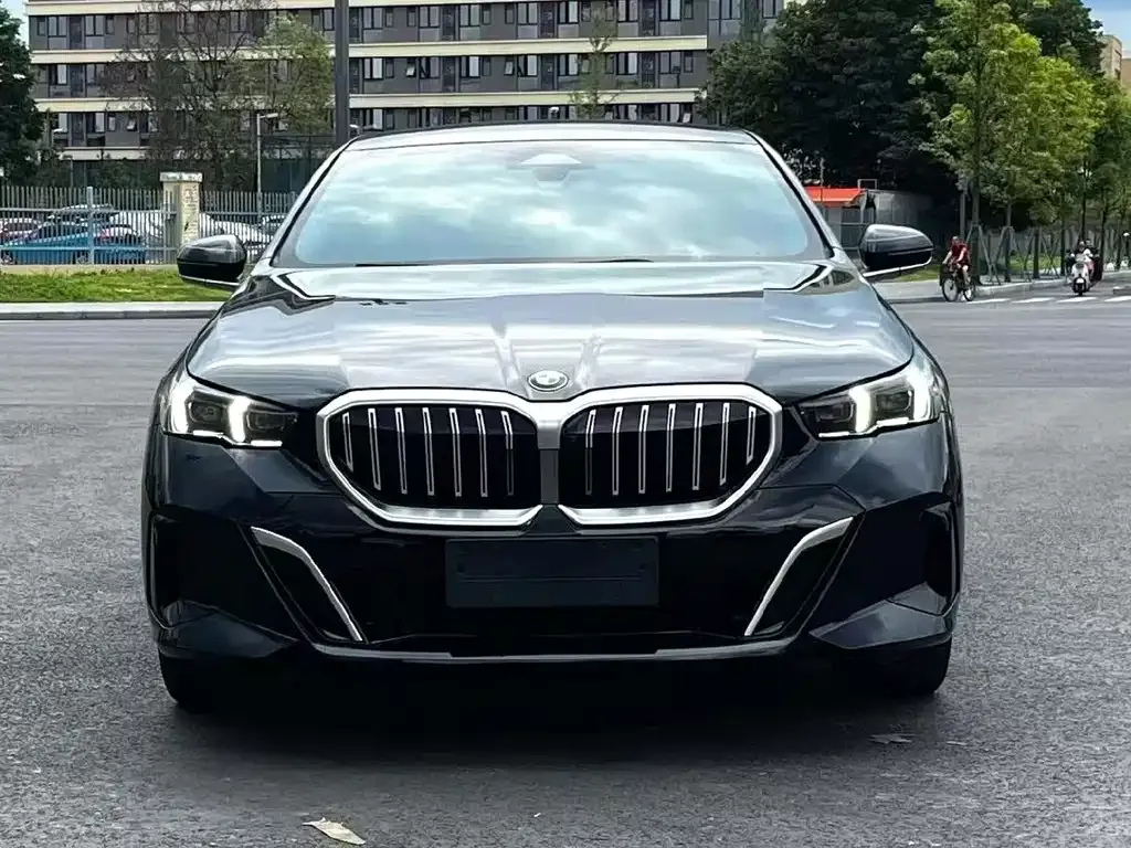 BMW 5 Series — фото 2