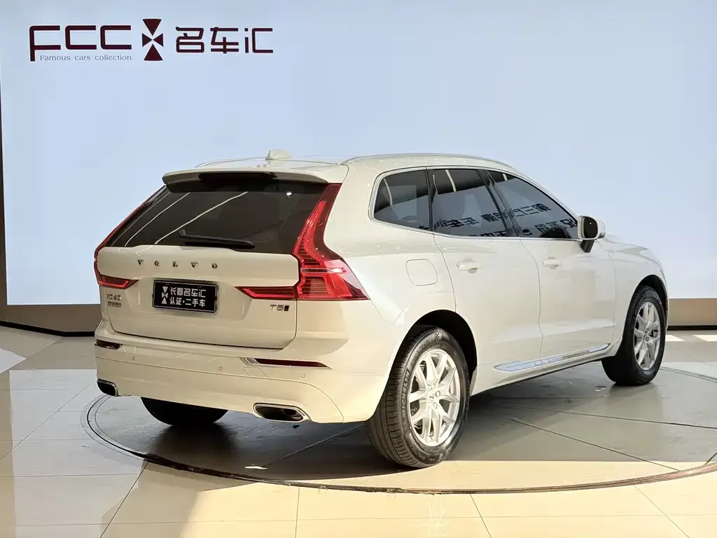 Volvo XC60 — фото 10