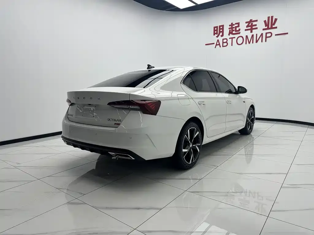 Skoda Octavia — фото 2