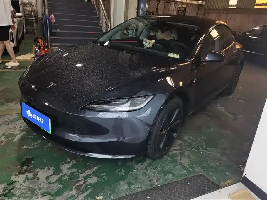 Tesla Model 3 — фото 1