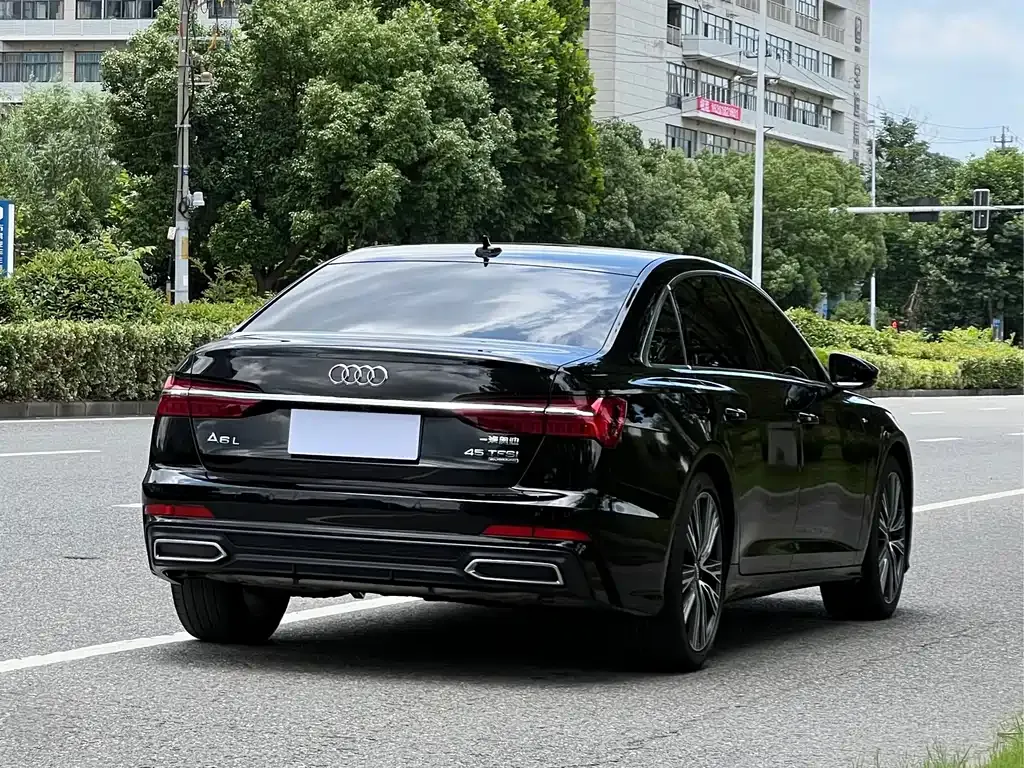 Audi A6L — фото 9