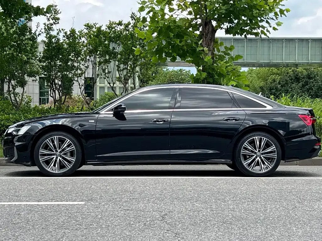 Audi A6L — фото 10