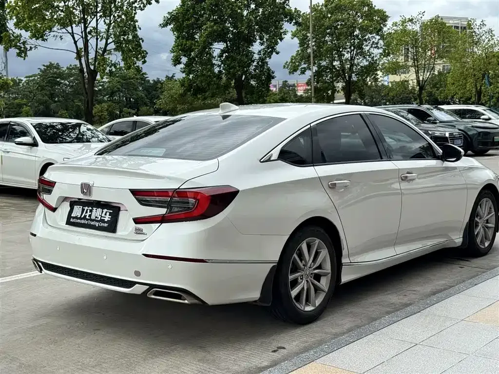 Honda Accord — фото 8