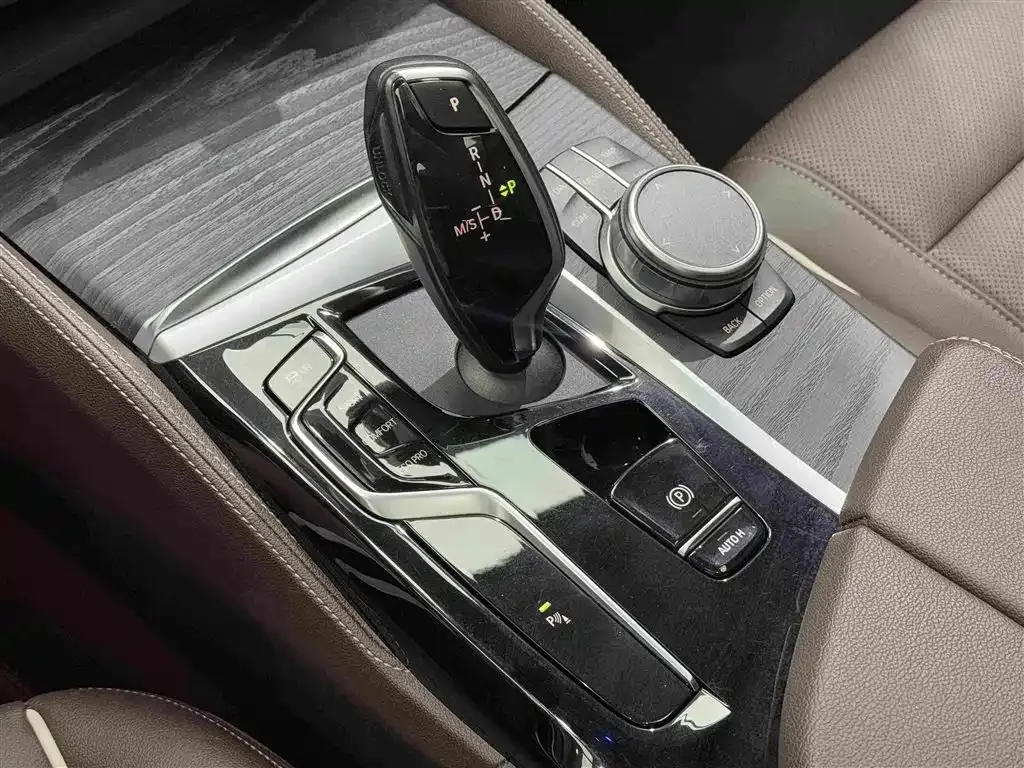 BMW 5 Series — фото 10