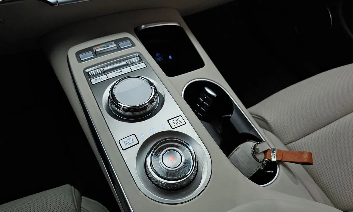 Genesis GV70 — фото 2